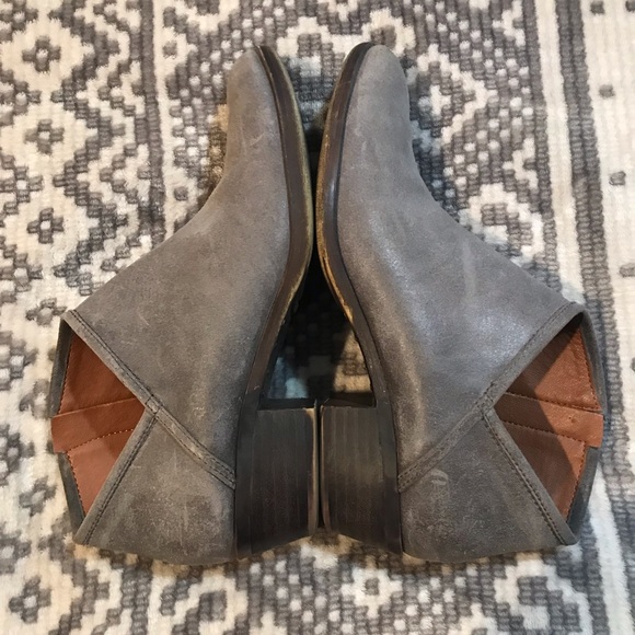 Lucky brand gray suede booties size 8m - Picture 5 of 6